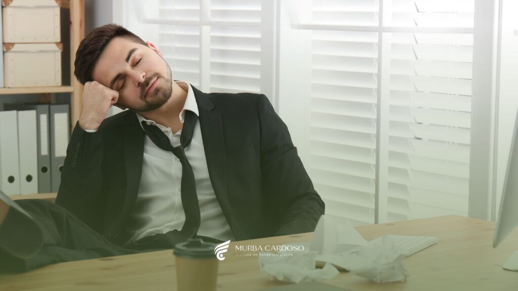 O Mito da Preguiça: Como a Inflamação Silenciosa Sequestra sua Performance Executiva